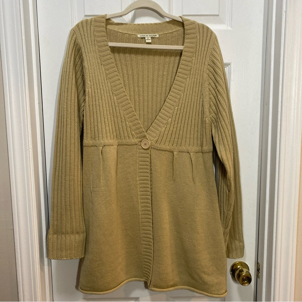 Carolyn Taylor Women's Tan Cardigan Sweater